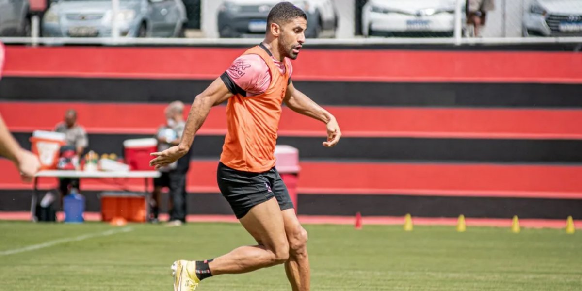 Após 13 dias de parada, Vitória visita o Guarani neste domingo