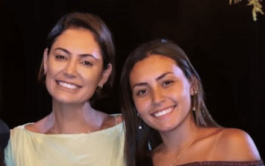 Michelle Bolsonaro anuncia que sua filha mais velha, Letícia, vai se casar