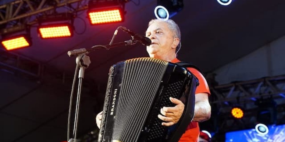 Flávio José deixa marcas no último dia do São João da Bahia do Pelourinho