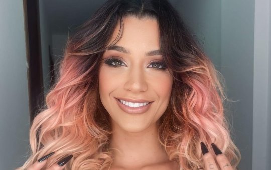 Atriz de ‘Vai na Fé’ causa polêmica ao aparecer com arma