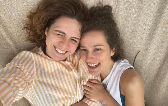 Renata Gaspar diz que quer tentar gravidez com a esposa