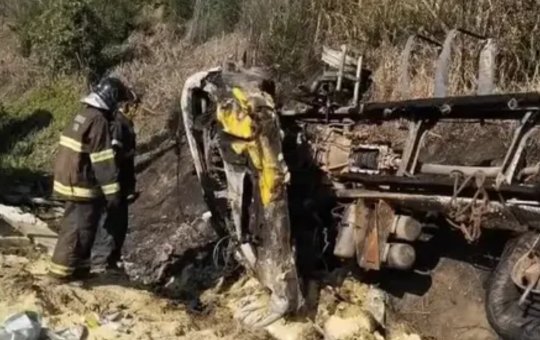 Motorista de carreta morre carbonizado após acidente na BR-101, na Bahia