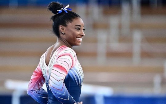 Simone Biles volta às competições de ginástica após pausa de quase 2 anos