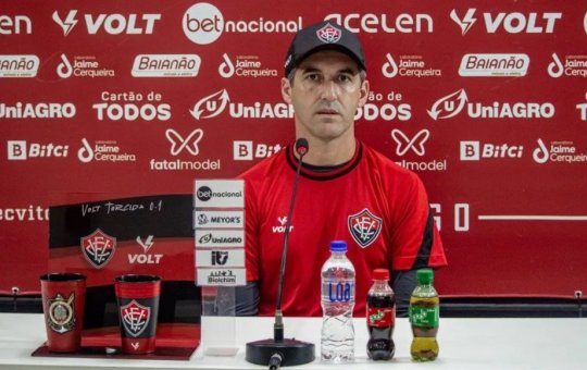 Condé exalta desempenho do Vitória após vencer o Sampaio Corrêa