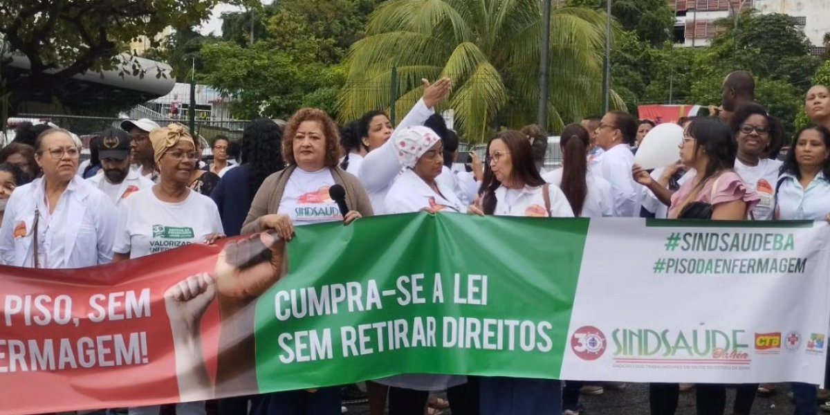 Profissionais de enfermagem protestam em Salvador por piso salarial da categoria