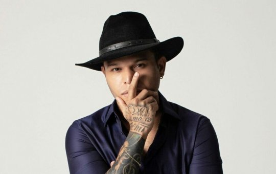 Tierry e namorada são vistos em clima de romance em São Paulo