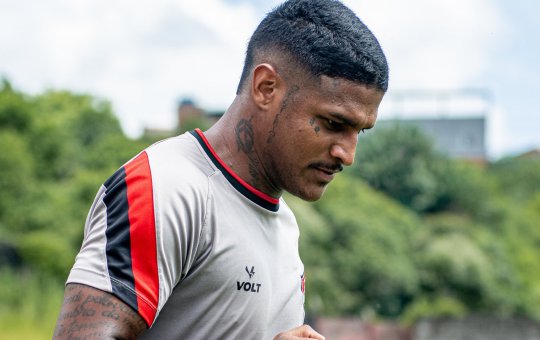 Vitória renova contrato do volante Rodrigo Andrade até o fim da temporada