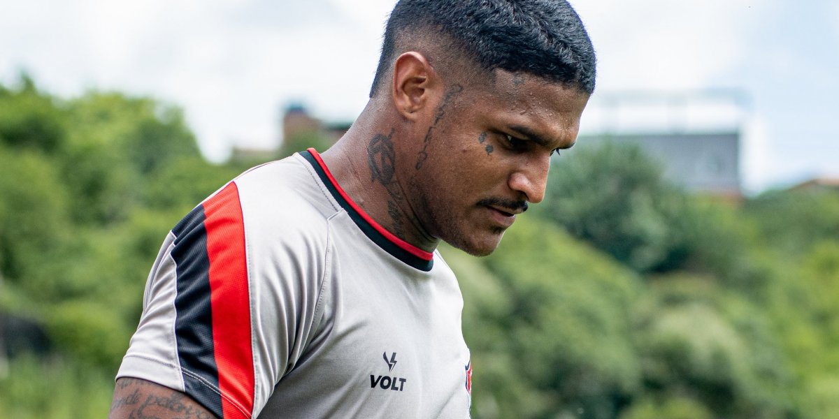 Vitória renova contrato do volante Rodrigo Andrade até o fim da temporada