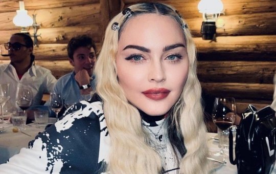 Após ter tido alta do hospital, Madonna estaria de cama e vomitando sem parar