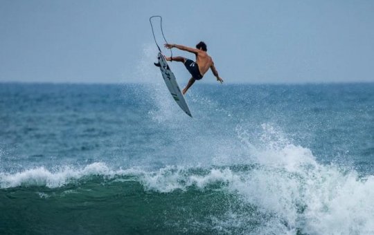 Yago Dora vence etapa de Saquarema do circuito mundial de surfe