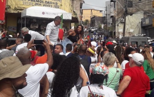 Ministra Anielle Franco participa de cortejo no Dois de Julho: "Dia de luta"