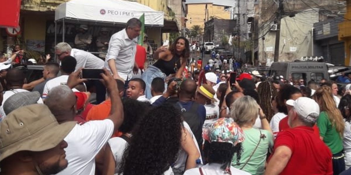 Ministra Anielle Franco participa de cortejo no Dois de Julho: "Dia de luta"