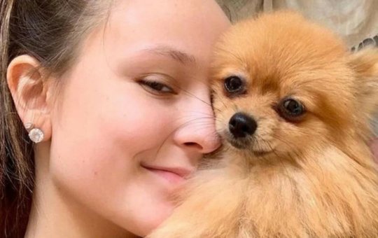 Larissa Manoela surge aos prantos após morte de mascote: “Em pedacinhos”
