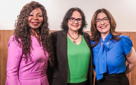 Alvo de ataques, Ireuda recebe apoio de Damares em ato contra violência poítica