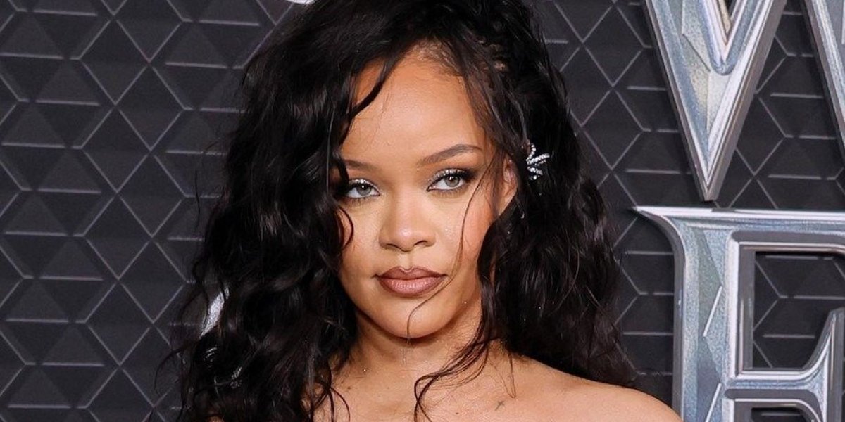 Rihanna viraliza ao preparar raspadinha de gelo em viagem para Barbados