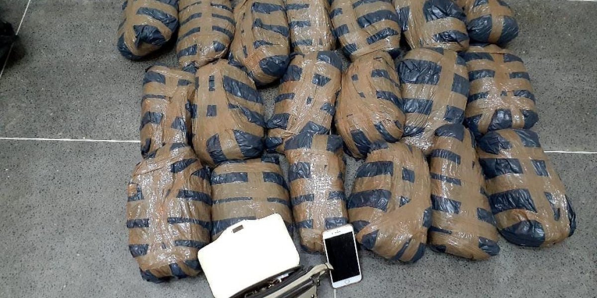 Mulher é encontrada com 25kg de maconha após fingir que foi sequestrada na BA