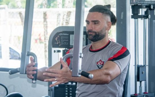 Chapecoense tenta a contratação de Léo Gamalho, centroavante do Vitória