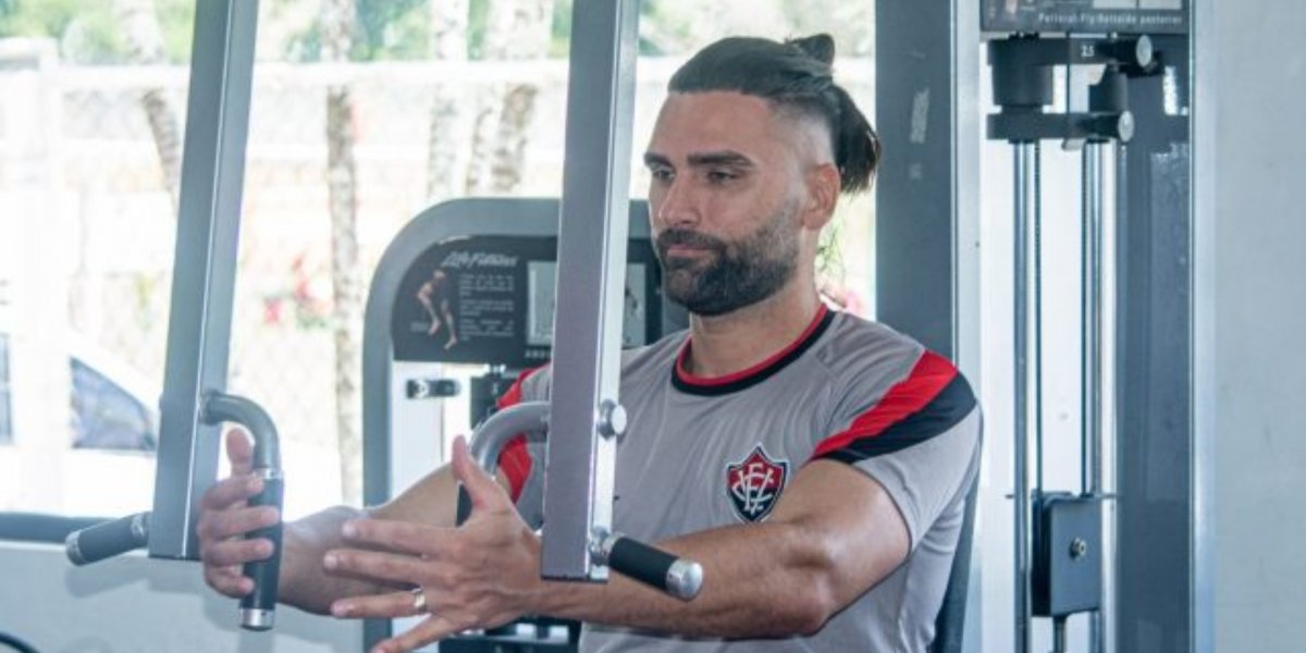 Chapecoense tenta a contratação de Léo Gamalho, centroavante do Vitória