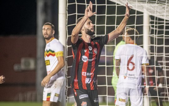 Destaque do Vítoria na Série B, Wagner Leonardo é alvo do Porto