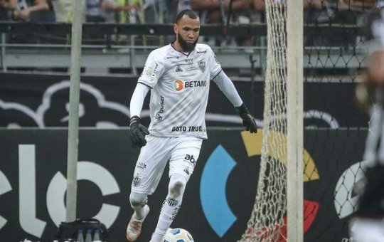 Goleiro do Atlético é chantageado por amante com vídeo de traição