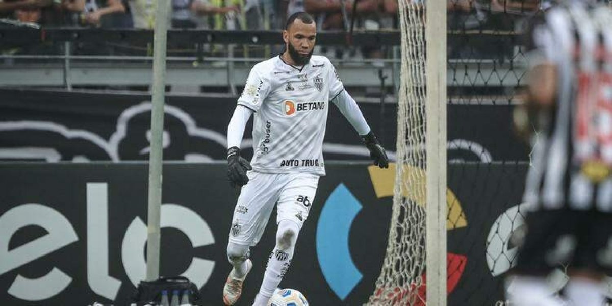 Goleiro do Atlético é chantageado por amante com vídeo de traição