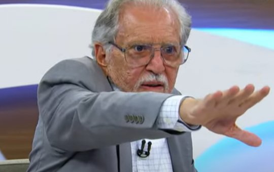 Humorista Carlos Alberto critica Lula por não ter diploma e elogia Bolsonaro