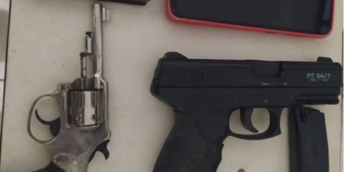 Mulher é detida com revólver e arma falsa em rodovia de Ilhéus