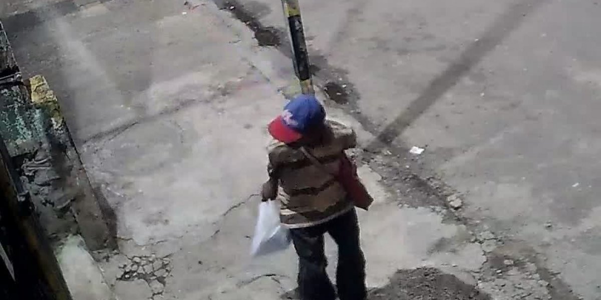 Vídeo: Câmera de segurança flagra homem arrombando garagem na Av. Vasco da Gama