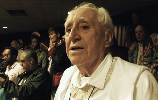 Internado e entubado após incêndio, Zé Celso tem agravamento no quadro clínico