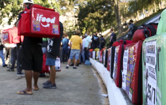 Entregador de aplicativo é proibido de entrar em hamburgueria na Barra