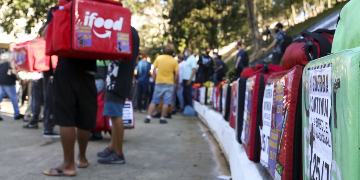 Entregador de aplicativo é proibido de entrar em hamburgueria na Barra