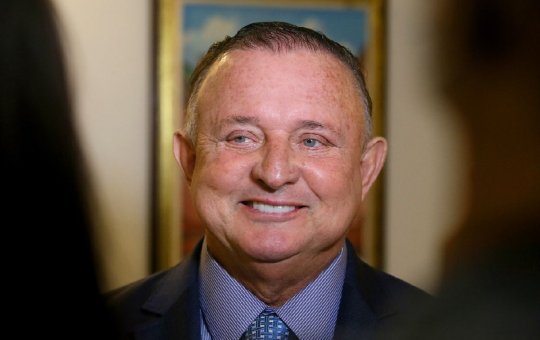 Adolfo Menezes publica ato que altera acesso a informações na Alba