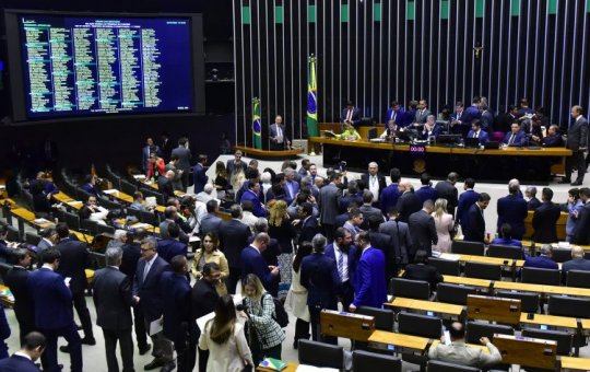 Câmara aprova texto-base da reforma tributária em primeiro turno