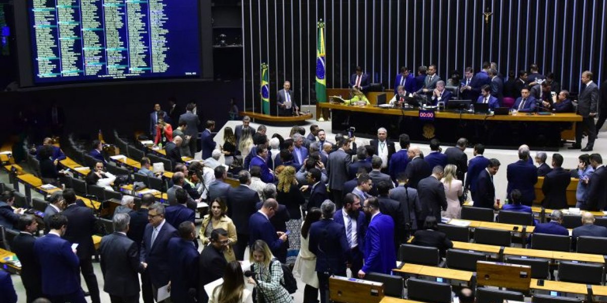 Câmara aprova texto-base da reforma tributária em primeiro turno