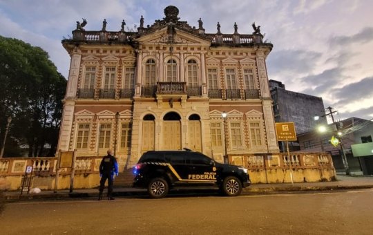 PF faz operação que mira desvios de recursos públicos na prefeitura de Ilhéus