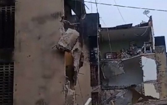 Prédio desaba no Recife e deixa soterrados; 2 mulheres são resgatadas com vida