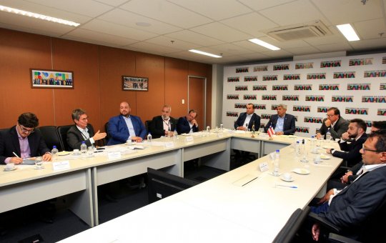 Governo e empresa aérea estudam ampliação de oferta de voos na Bahia