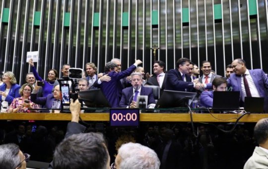 Câmara conclui votação da reforma tributária