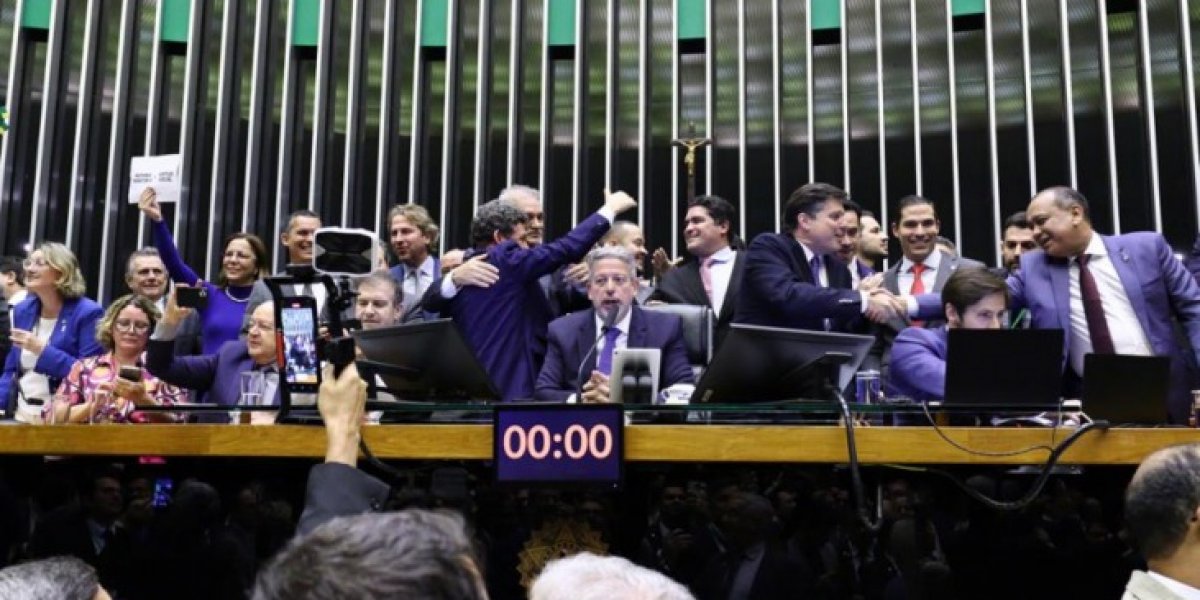 Câmara conclui votação da reforma tributária