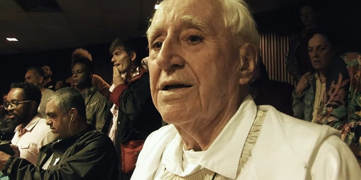 Velório de Zé Celso atravessa madrugada e é marcado por homenagens