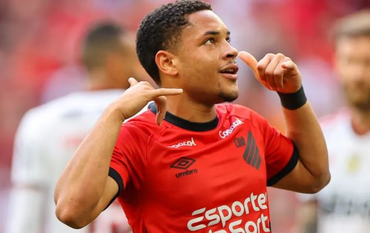 Revelação do futebol brasileiro, Vitor Roque acerta com o Barcelona