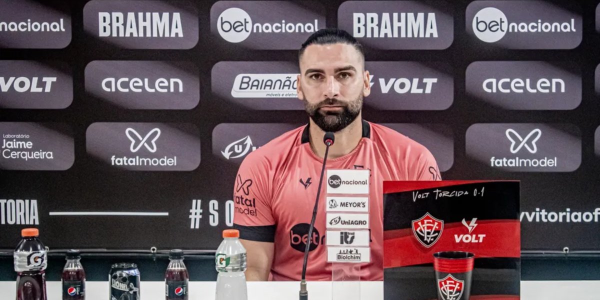 Após mais de um mês afastado, Léo Gamalho volta ao time titular do Vitória