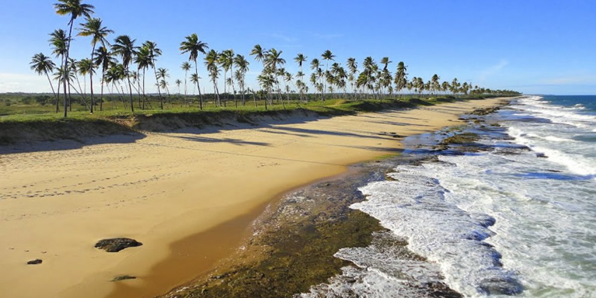 Praia de nudismo de Massarandupió é eleita uma das 20 melhores do mundo, diz CNN