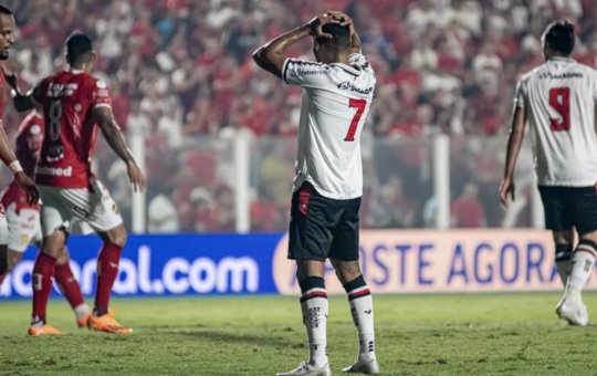 Vitória perde para o Vila Nova e continua fora do G4 da Série B