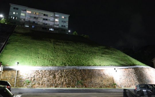 Prefeitura entrega contenção de encosta em Jardim Nova Esperança