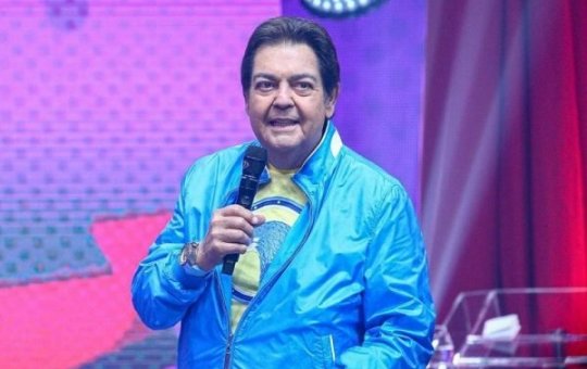 Programa com Zeca Camargo vai substituir o Faustão na Band