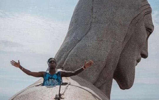 De férias do Real Madrid, Vinicius Jr. visita o Cristo Redentor