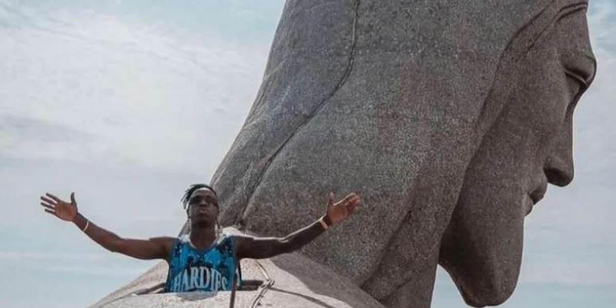 De férias do Real Madrid, Vinicius Jr. visita o Cristo Redentor