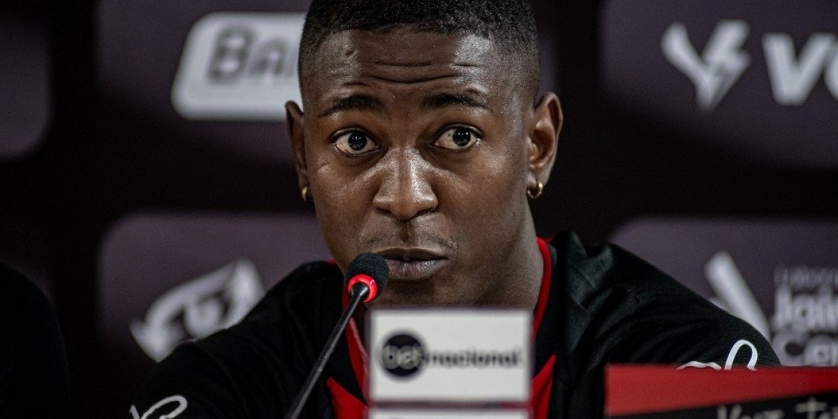 Novo reforço do Vitória, Jhonny Lucas diz gostar de ajudar o ataque