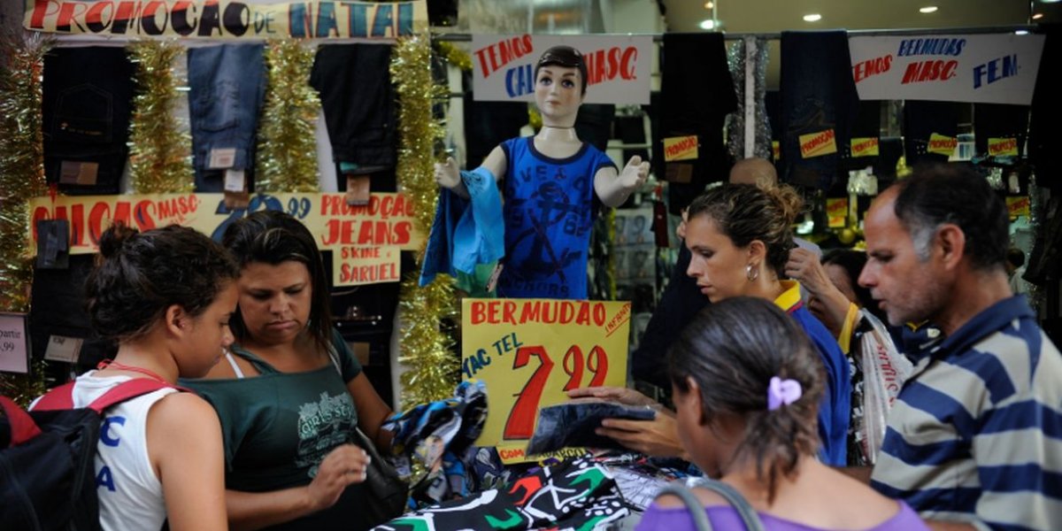 Comércio varejista tem queda de 1% em maio